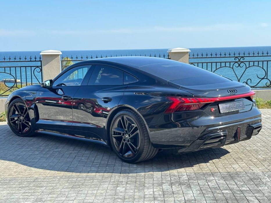 Продам срочно Audi RS e-tron GT