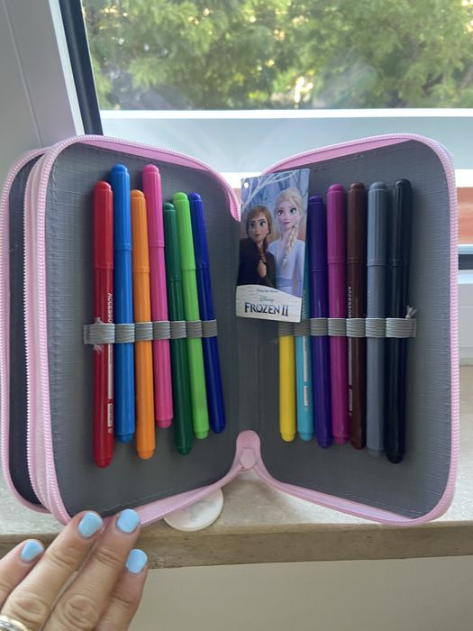 Dois conjunto de material escolar novos