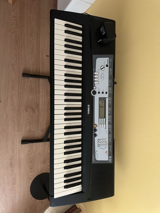 Piano Yamaha E213