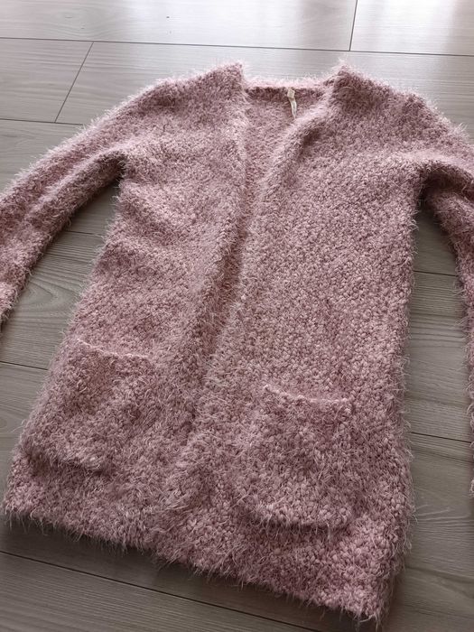 Sweter dziewczęcy alpaka używany pudrowy róż, rozmiar 152 cm