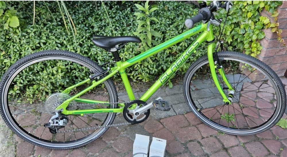 Rower Islabikes Beinn 24" 9 kg lepszy od Woom Specialized Cube