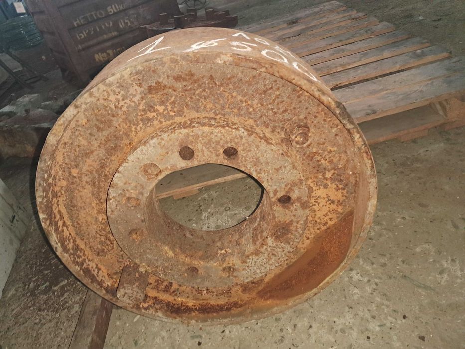 Маховик діаметром 500 мм.