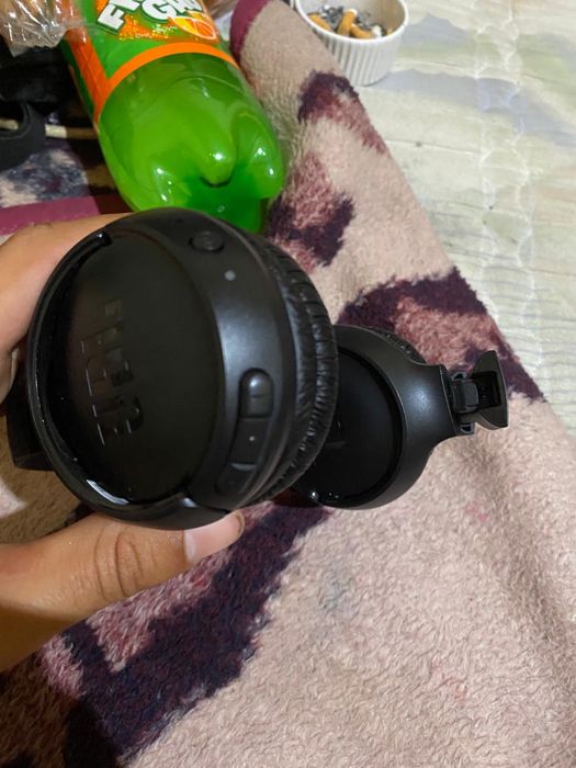 Auscultadores bluetooth JBL+ carregador tipe c