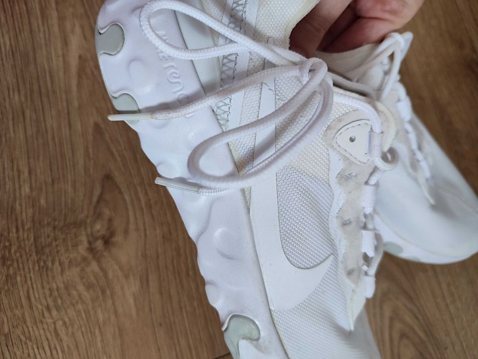 NIKE Renew Lucent białe lekkie sneakersy. Idealne na wiosnę!