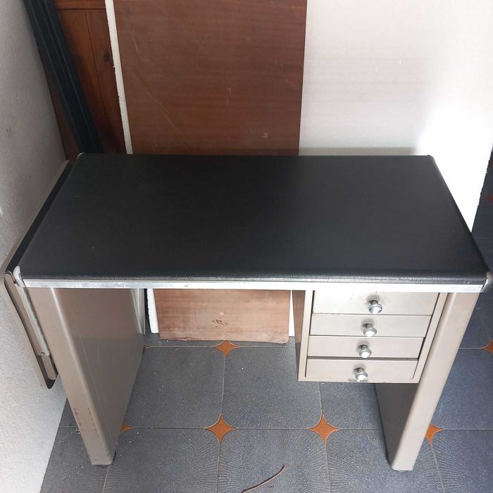 SECRETÁRIA Antiga com tampo em pele