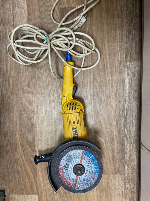 Болгарка Dewalt DWE492