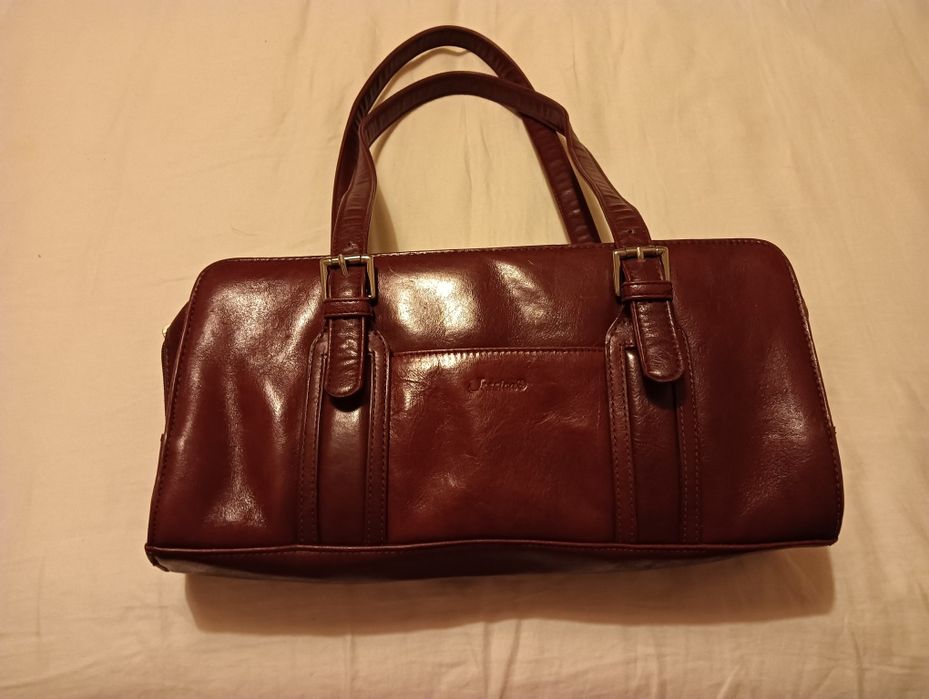 Vendo malas uma azul escuro e outra em grená em  bergandim