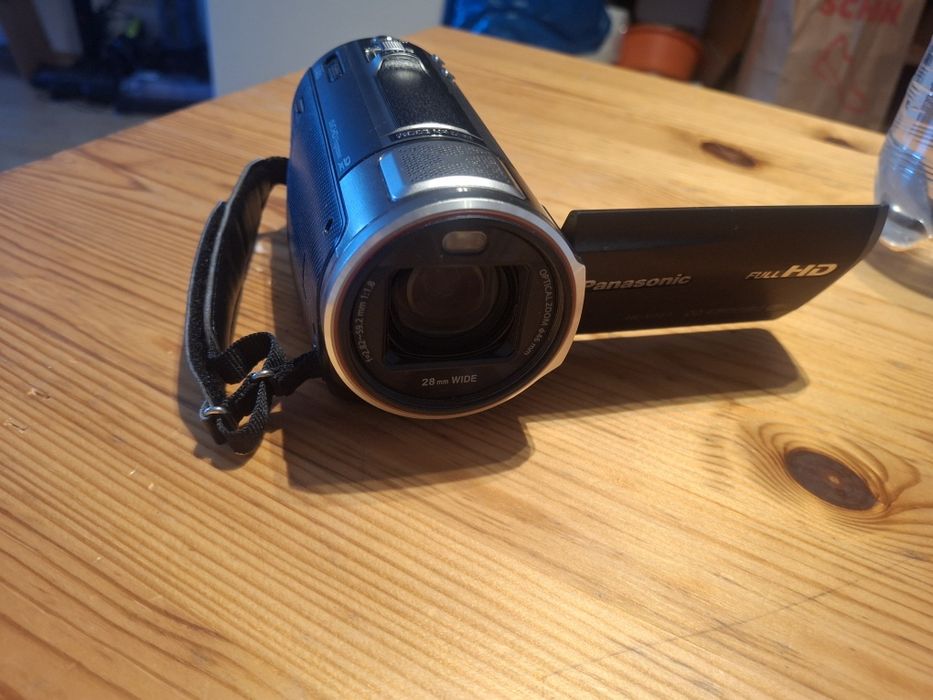 Оригінальна японська відеокамера Panasonic HC-V700