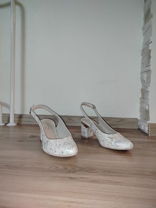 Buty na obcasie damskie