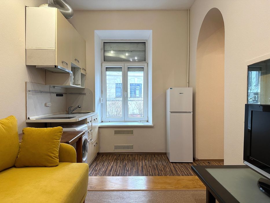 ЗАВЖИ Є СВІТЛО! Центр міста. Оренда 1-к. квартири 34 м2 - Десятинна 13