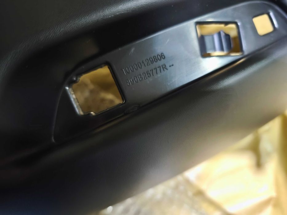 Zderzak tył tylny dokładka spoiler Renault Clio IV kombi oryginał NOWY