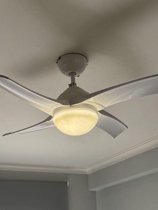 2 ventiladores com luz
