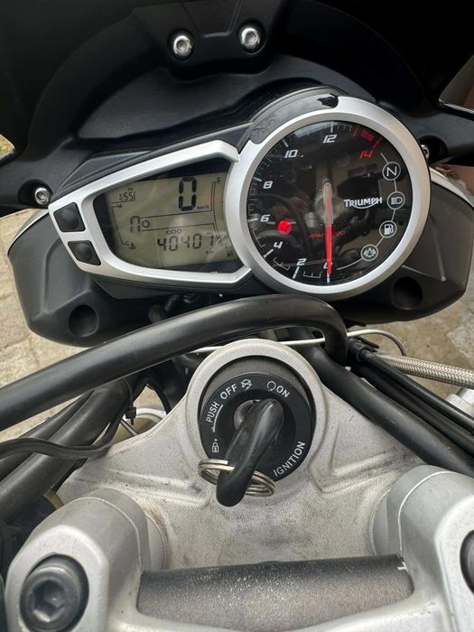 Sprzedam TRIUMPH STREET TRIPLE 675   Rok : 2014
