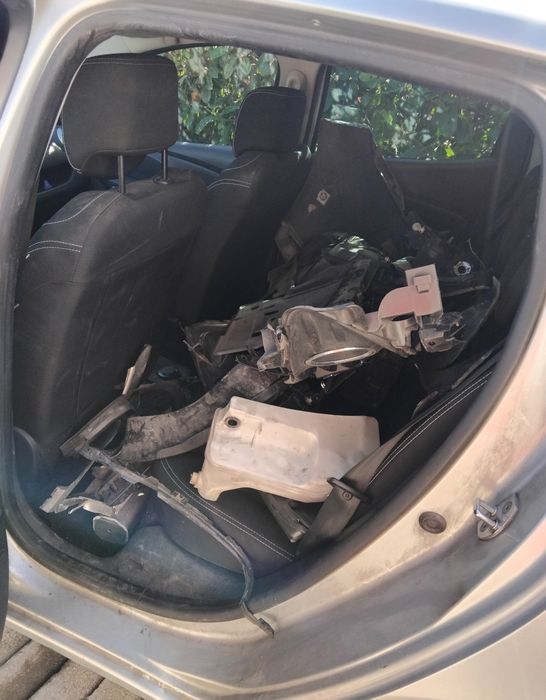 vendo  Renault Clio lv 0,9 tce nacional de 2016  acidentado salvado