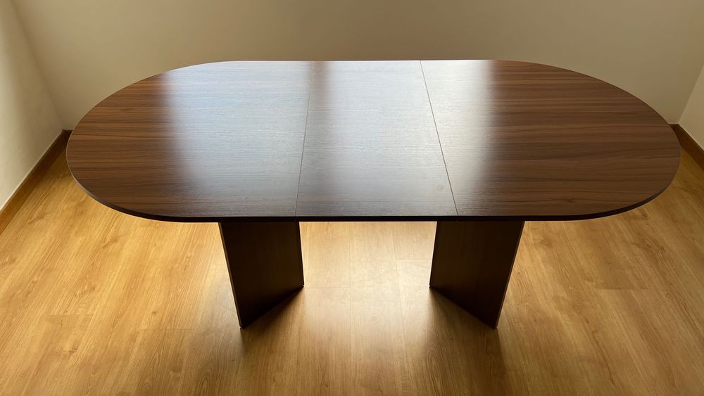 Mesa de jantar extensível 160-200×90×75 cm - para 6-8 pessoas - cantos arredondados - tampo espesso - MDF - marrom