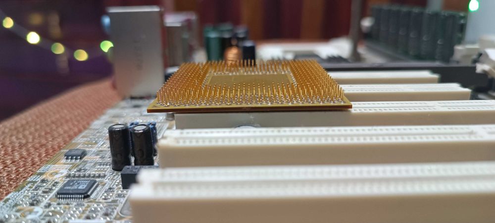 Комплект Asus a7v8x-x. amd athlon axda2400dkv3c. DDR 256mb