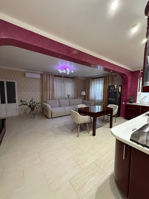 Продаж будинку по вул. Пілотів