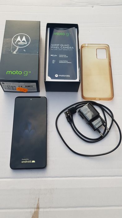 Telefon Motorola g13 4/128GB etui ładowarka indukcyjna