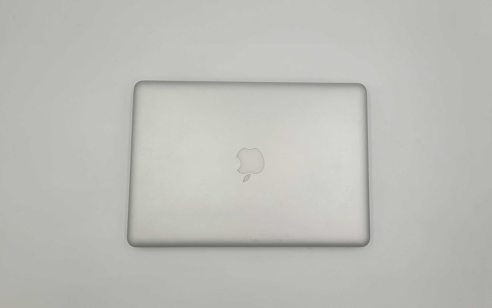 Macbook Pro 13 (i5 | 8GB RAM | 240GB SSD)