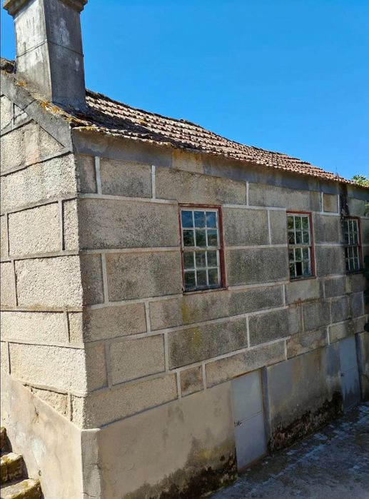 Casa em pedra perto da serra da Estrela
