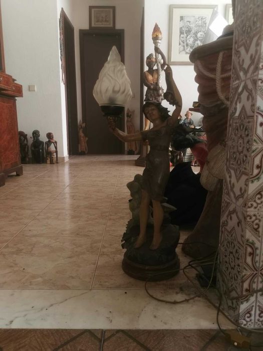 candeeiro estatua
