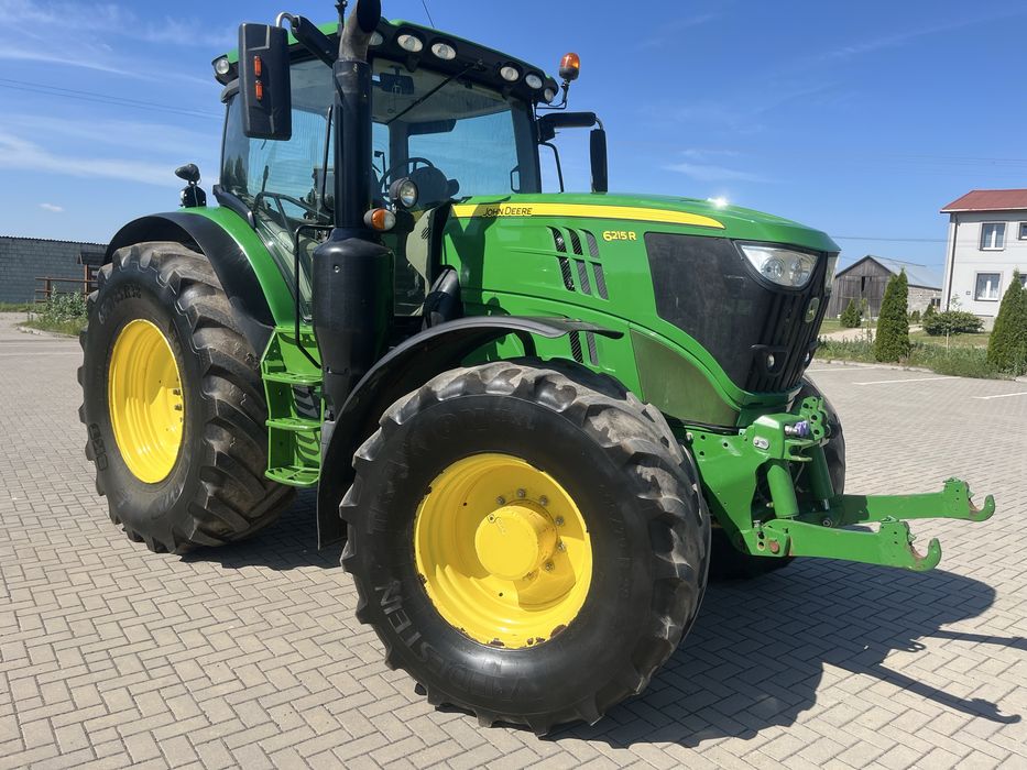 John deere 6215r.