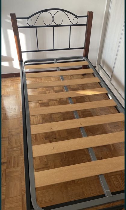 Cama solteiro C/ colchao