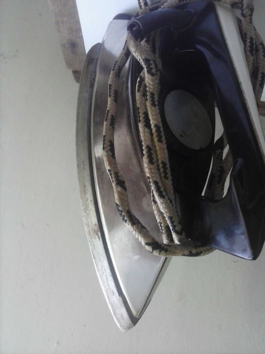 утюг.                                                   .