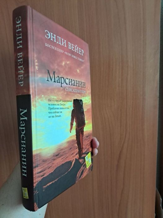 Книги на продаж.