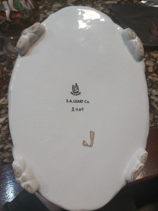 Peças de loiça antiga de Alcobaça