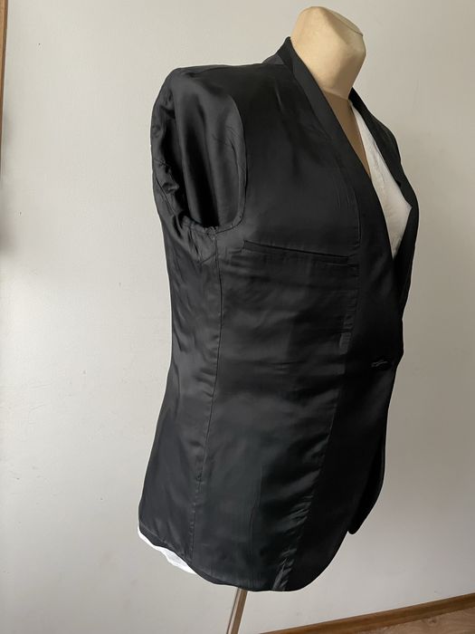 Czarna marynarka smokingowa męska