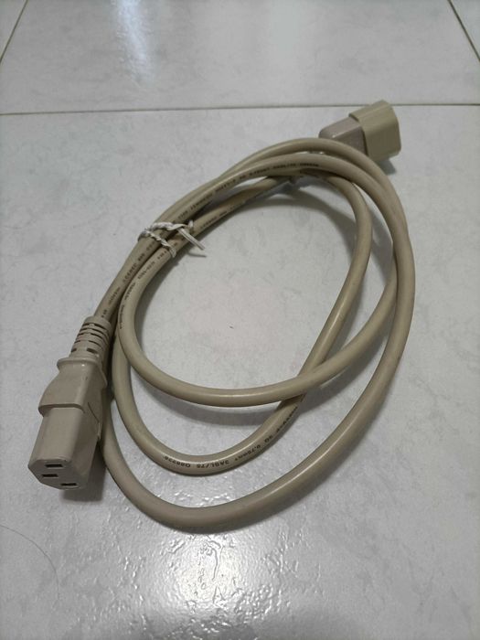 Cabo de Alimentação (IEC C13 Macho-IEC C13 Fêmea) com 1.5m