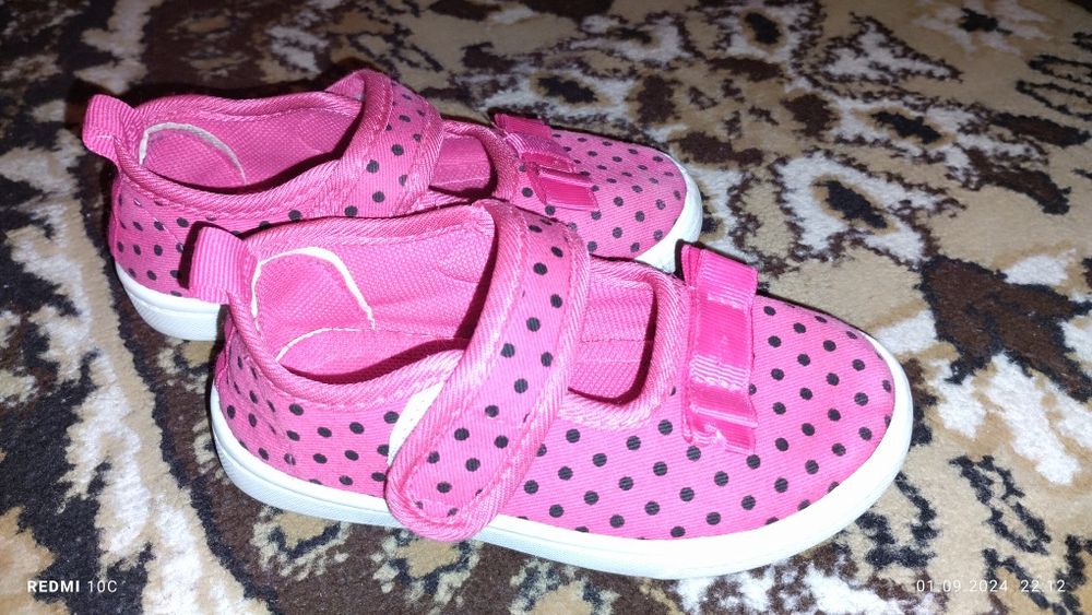 Продам кеди для дівчинки