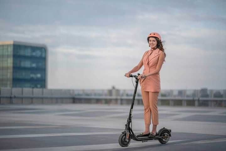 Hulajnoga elektryczna NINEBOT BY SEGWAY F25E kickscooter czarna