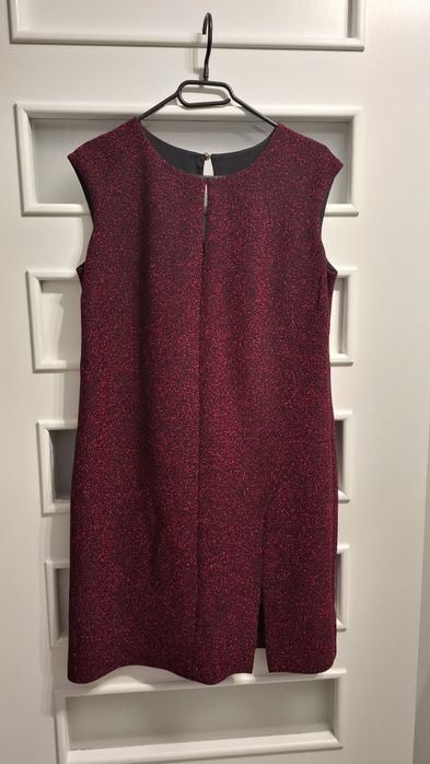 Burgundowa błyszczącą sukienka