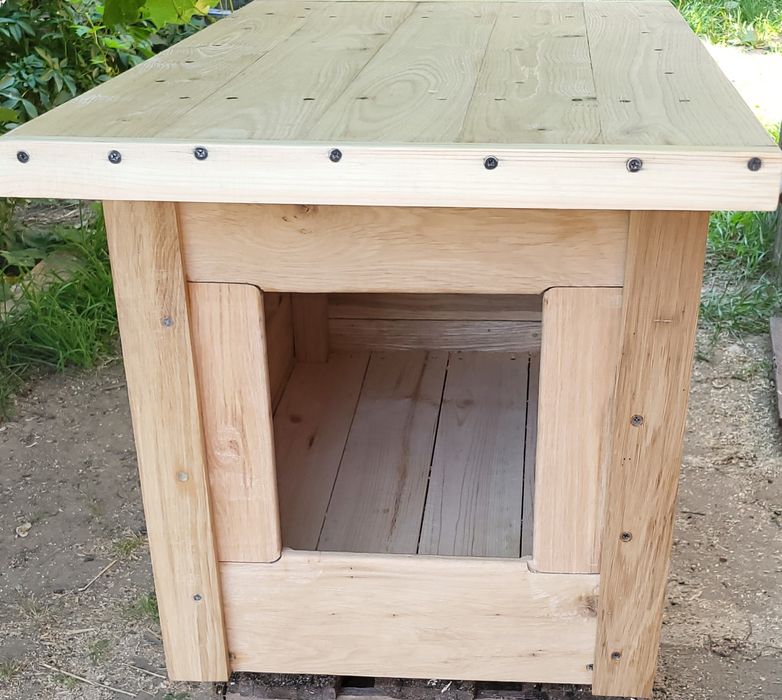 Будка, домік для собаки з дуба