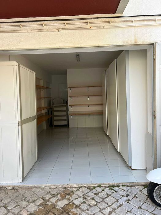 Alugo Arrecadação 12m2 - Quarteira