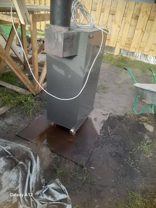 Котёл дровяной
КПД 93%
Стены,колосники, всё с водой. 
Горяч