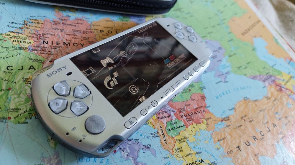Konsola sony psp 3006 (3004) Mystic Silver 4gb 19 gier