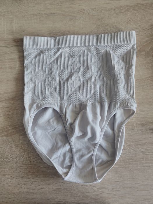 Majtki wyszczuplające damskie