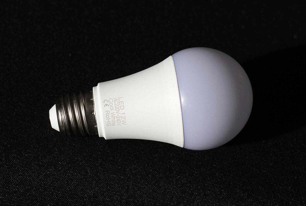 Led лампочка Е27 12W