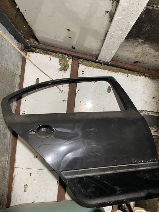 Продам, заднюю правую дверь , шкода а5 2009-2013