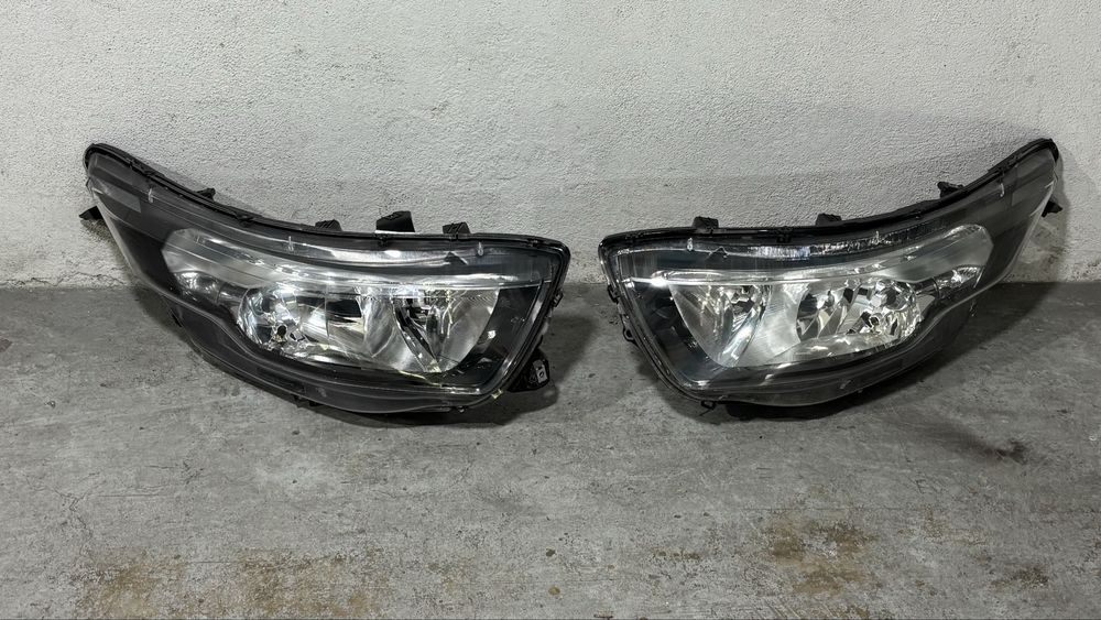 Par de Faróis Dianteiros Iveco Daily 2014–2024 – Esquerdo Original + Direito TYC