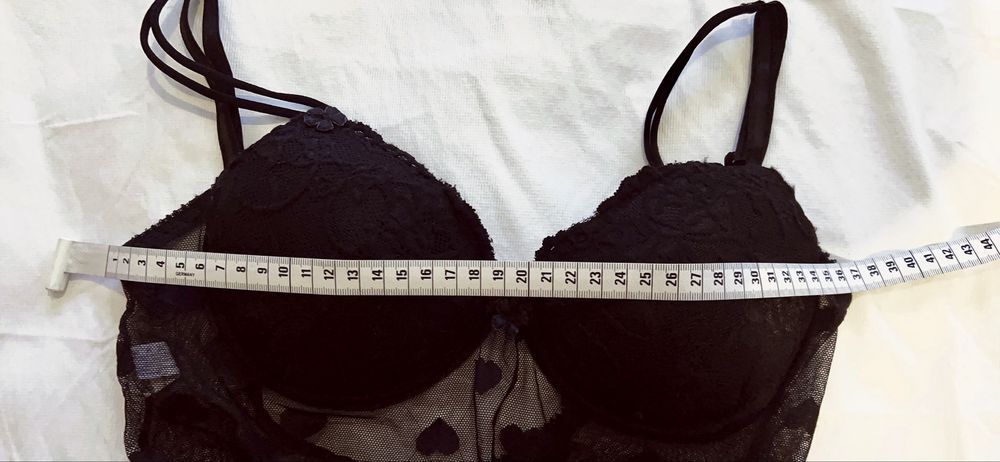 Body preto em renda hiper romântico