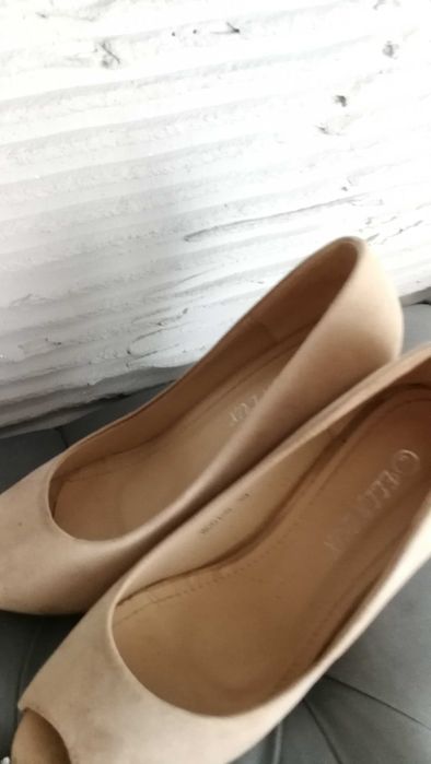 Buty letnie damskie 2 pary za 30zl rozm. 39