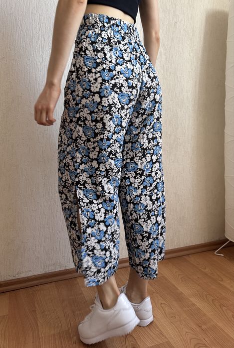 Літні вкорочені брюки з розрізами по сторонах XS