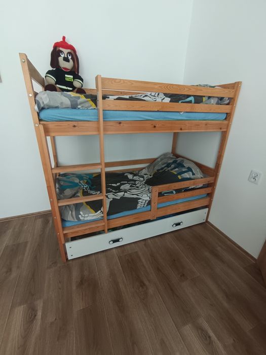 Łóżko piętrowe z materacem