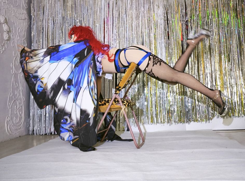 Шоу кукол BadToys, леди Butterfly, красивый номер с элементами стрипа.