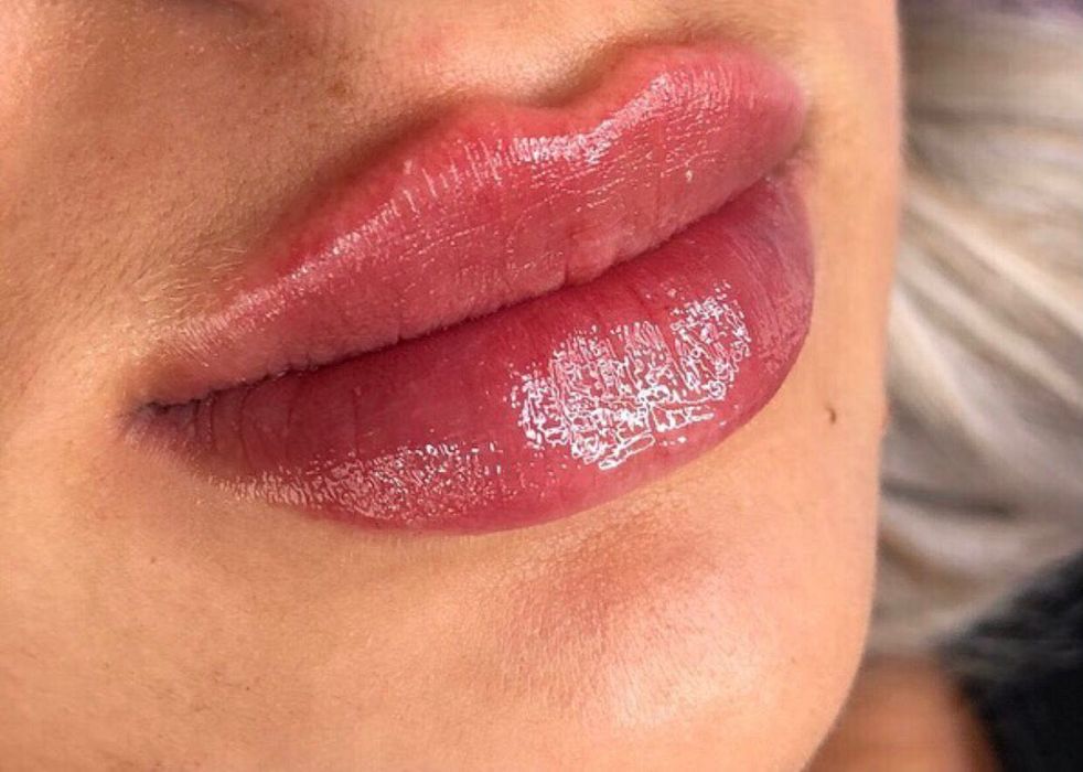 Powiększania ust makijaż permanentny