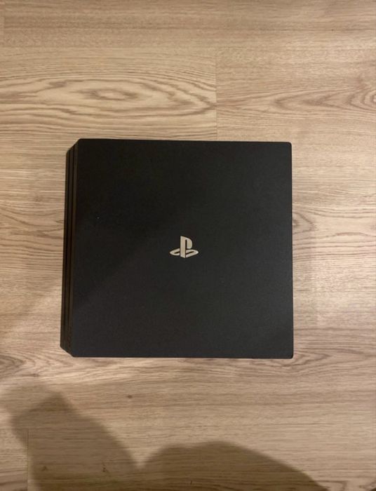 Ps4 Pro 1TB com Fone da Razer e Jogo